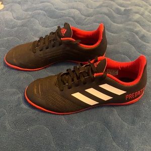 Boys Adidas Indoor Soccer Sneakers Size 4.5
